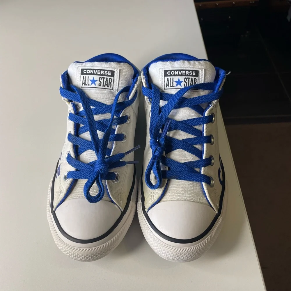 Kids Converse high top royal blue/white shoes